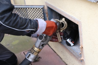 Remplissage de cuve de mazout avec Bertrand Combustibles