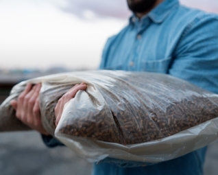 Pellets de chauffage : pourquoi c’est en été qu’il faut les commander ?