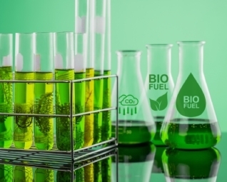 Tout savoir sur les nouveaux biocarburants : HVO, R33 et e-fuels